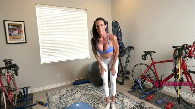 [sofiemariexxx] Sofie Marie (stepmom Works Out Peeping Stepson Pov 03.30.2025) Softcore