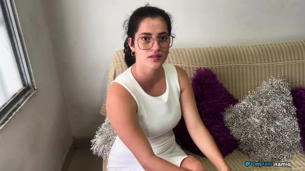 Religious woman pretends to be difficult but in the end she gives up her ass!